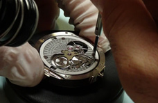 如何去除手表表带上的划痕和污渍 如何去除手表表带上的划痕和污渍